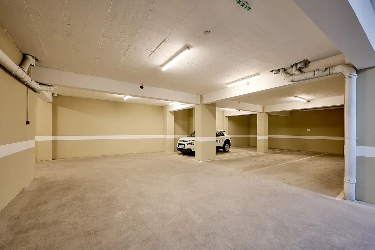 stan posjeduje svoje parking mjesto u podzemnoj garazi