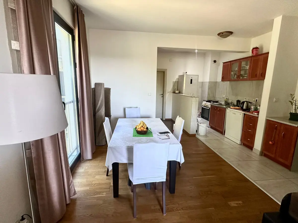Kuhinja sa trpezarijom