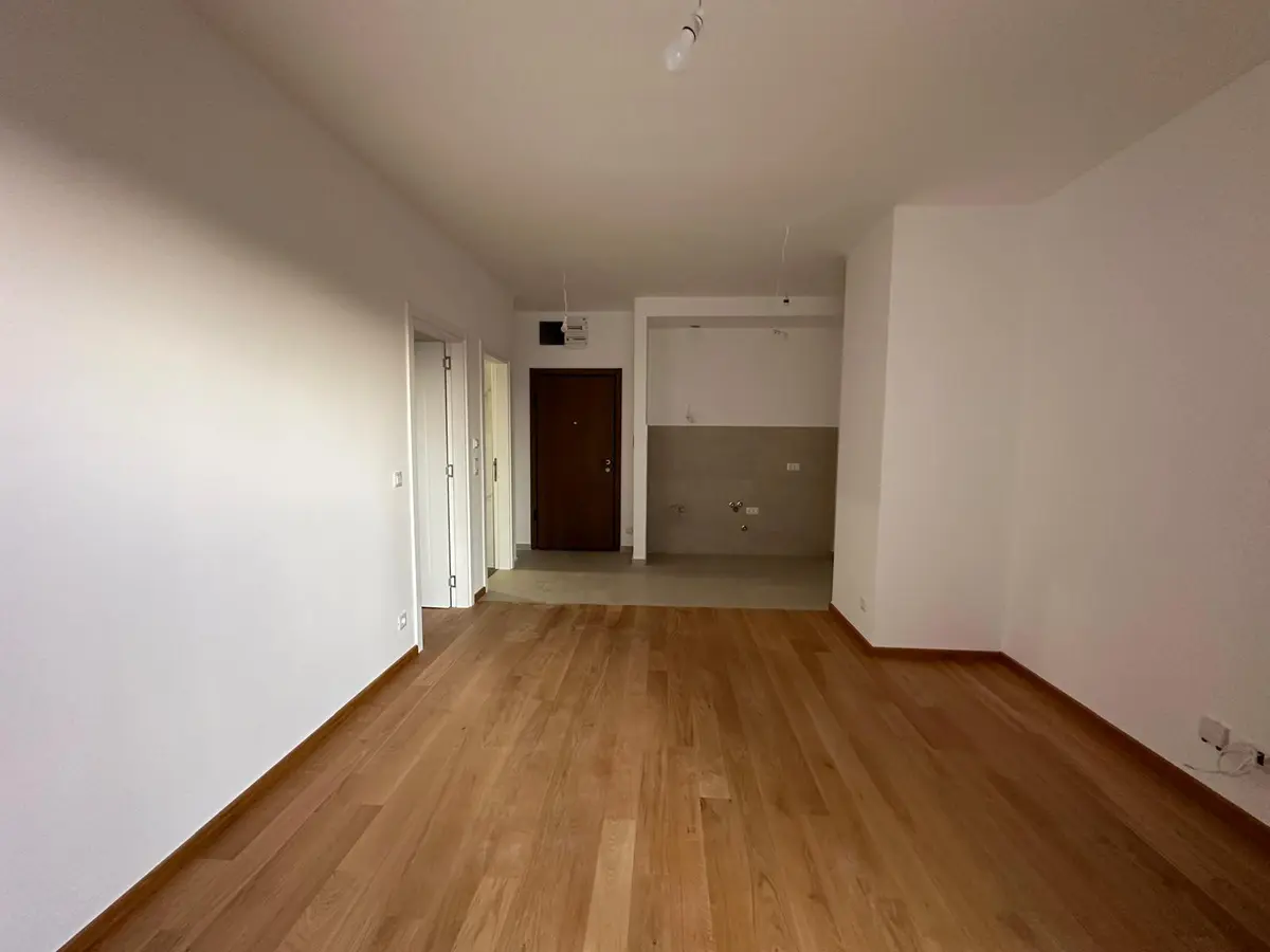 Dnevni boravak sa kuhinjom i trpezarijom