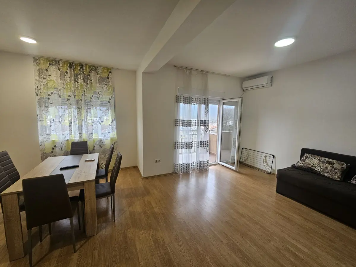Dnevni boravak sa trpezarijom