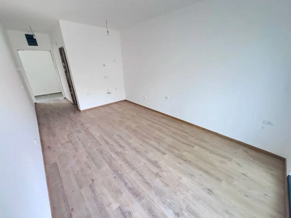 Dnevni boravak sa kuhinjom i trpezarijom
