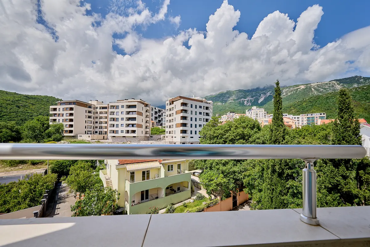 Stan sa druge terase posjeduje pogled na zelenilo