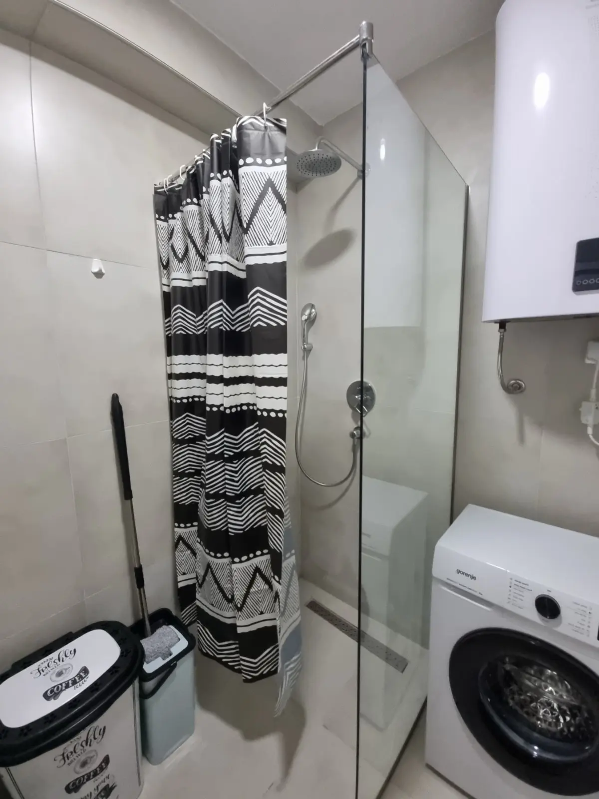 Dio kupatila sa tus kabinom