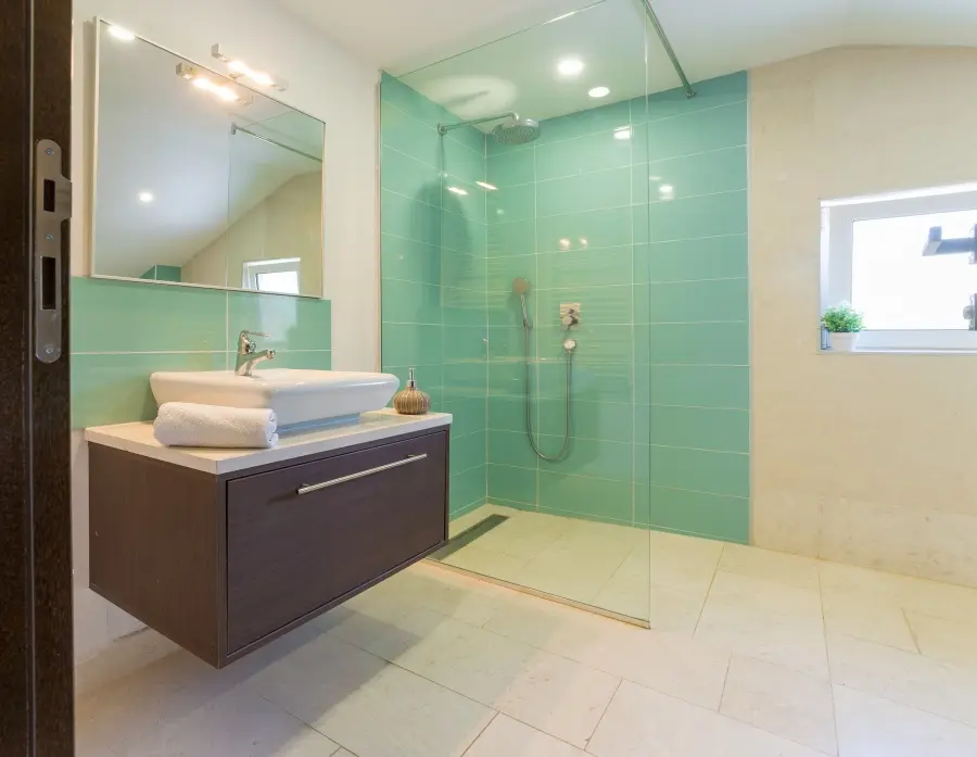 Jedno od postojecih pet kupatila