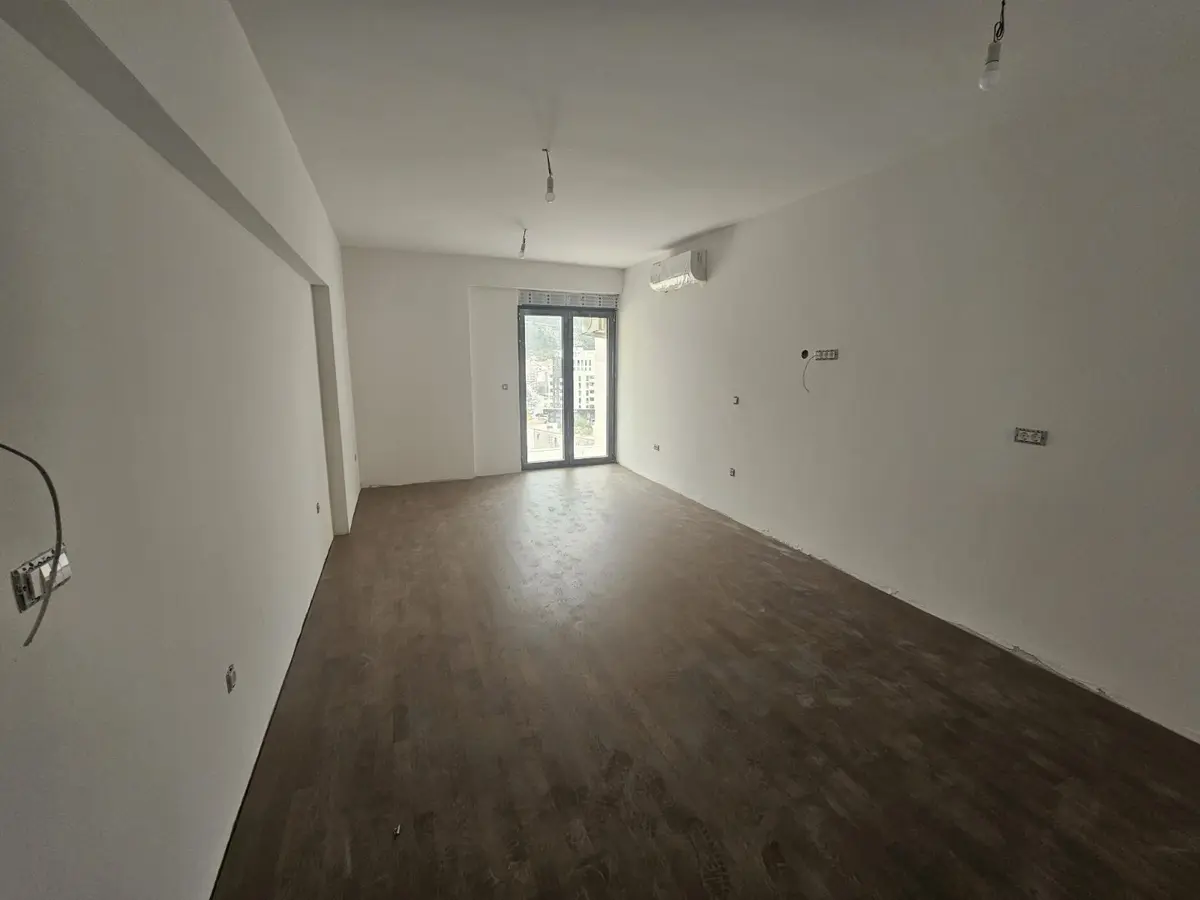 Dnevni boravak posmatrano iz hodnika Dnevni boravak posmatrano iz hodnika