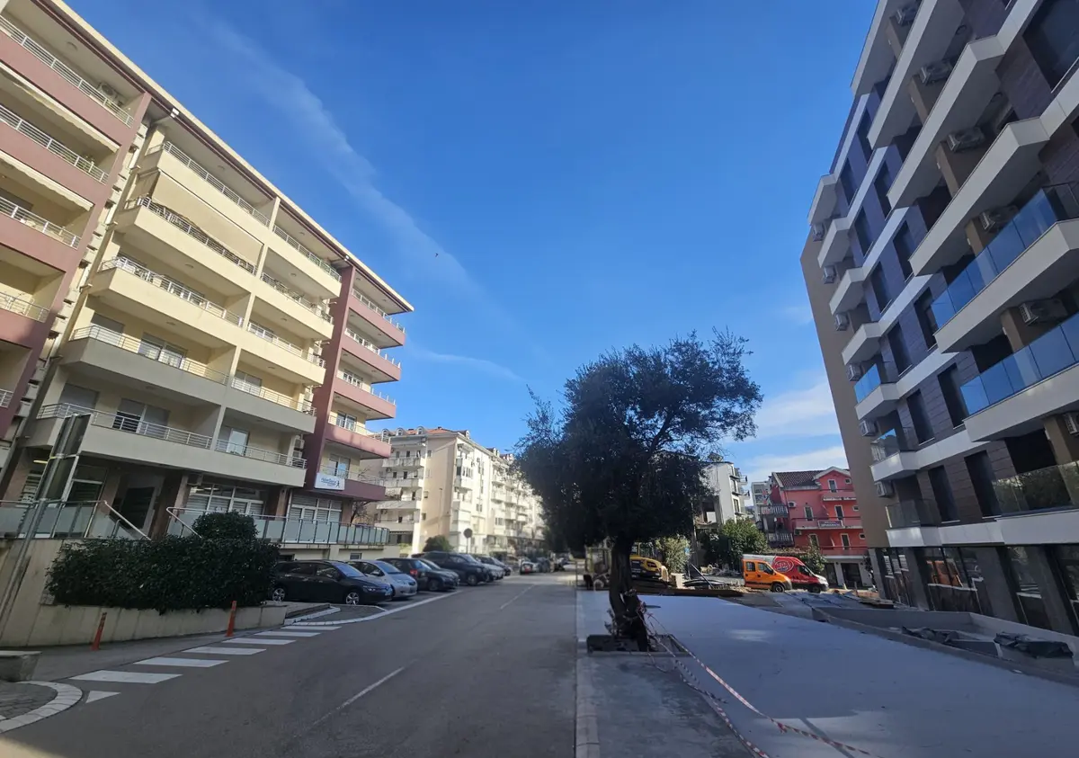 Stan se nalazi u naselju Rozino u blizini fakulteta