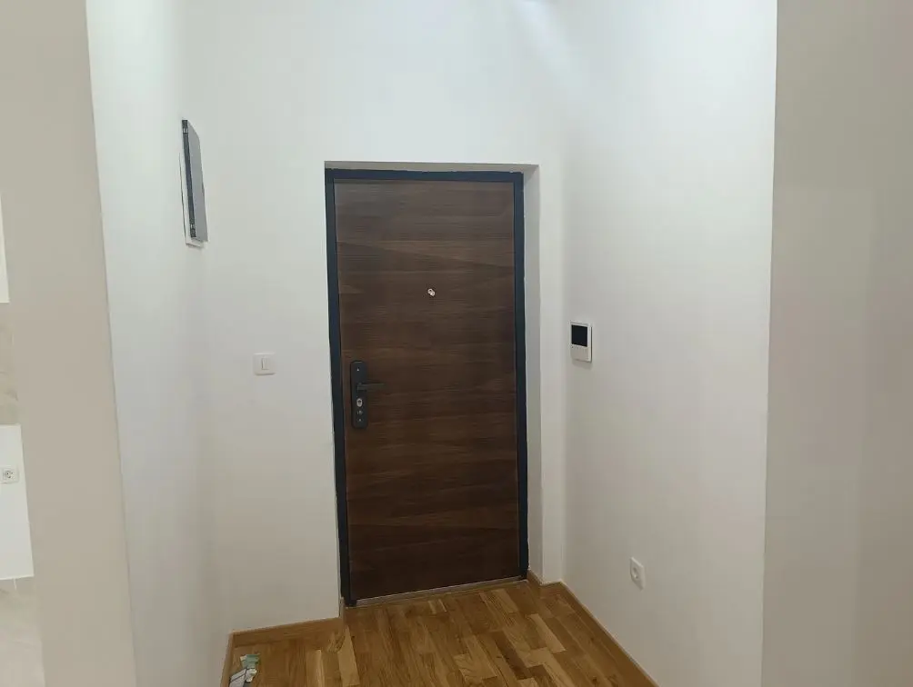 Hodnik i ulaz u stan