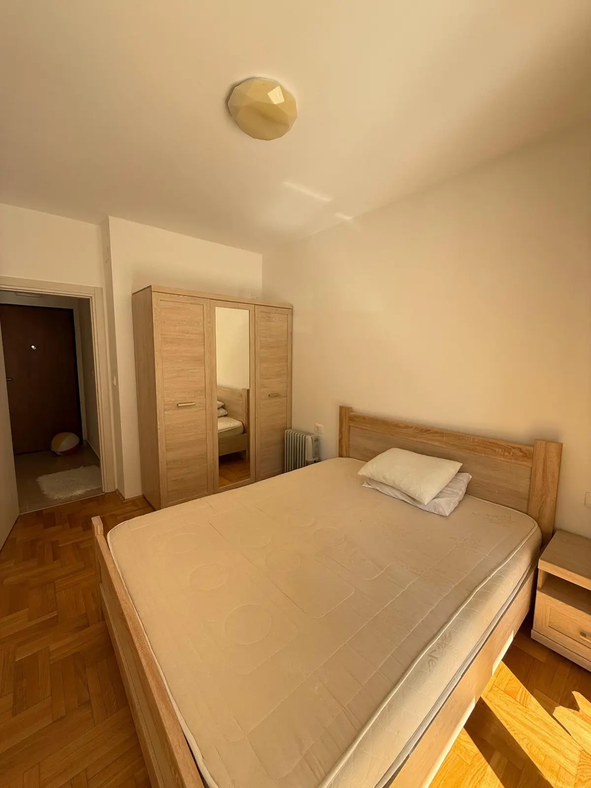 Spavaca soba posmatrano sa terase