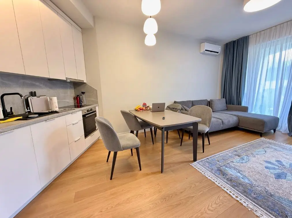 Kuhinja sa trpezarijom