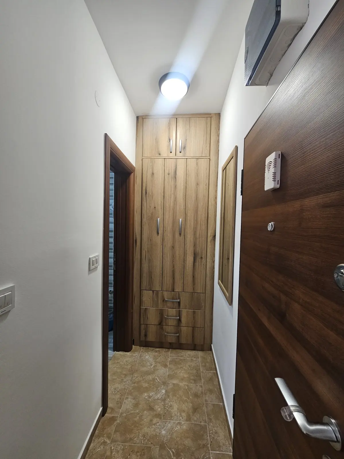 Hodnik i ulaz u stan