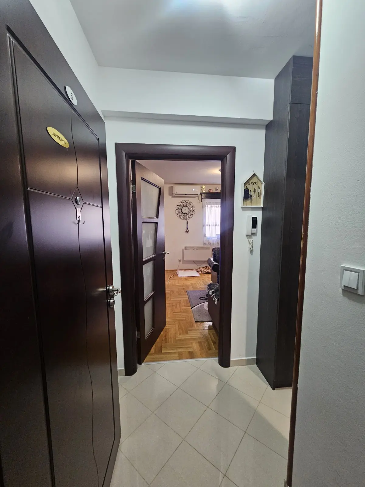 Hodnik i ulaz u stan