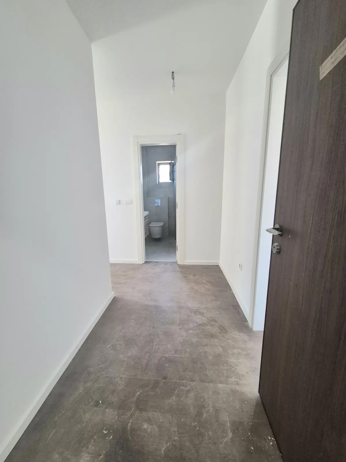 Hodnik i ulaz u stan