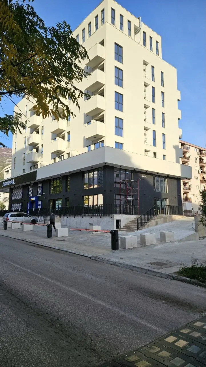 Spoljasnji izgled zgrade u kojoj se nalaze stanovi