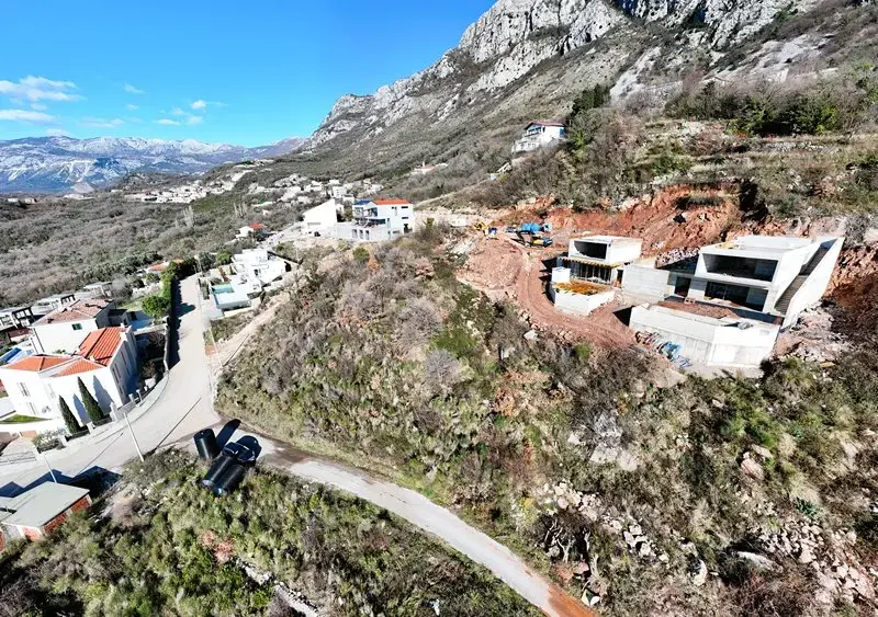 Svaka parcela posjeduje dozvolu za izgradnju objekata spratnosti S + P + 1