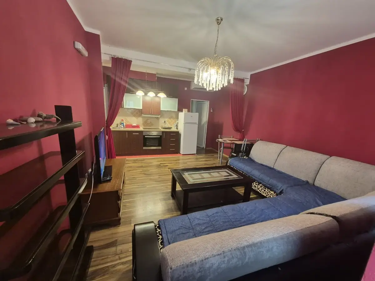 Dnevni boravak sa kuhinjom i trpezarijom