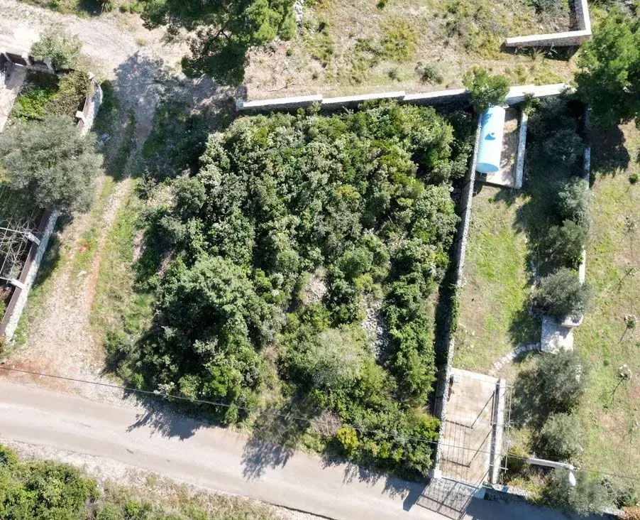 Zemljiste zauzima povrsinu od 500m2