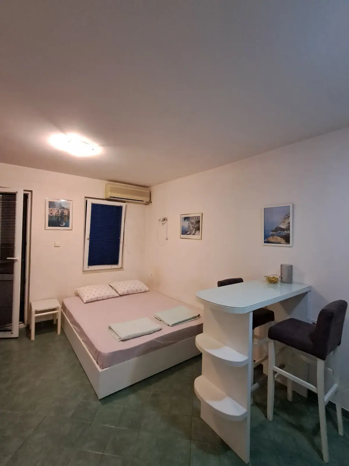 Dio dnevnog boravka sa spavacim dijelom