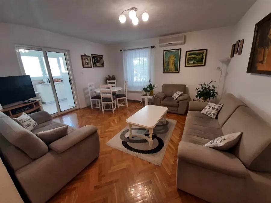 Dnevni boravak sa trpezarijom