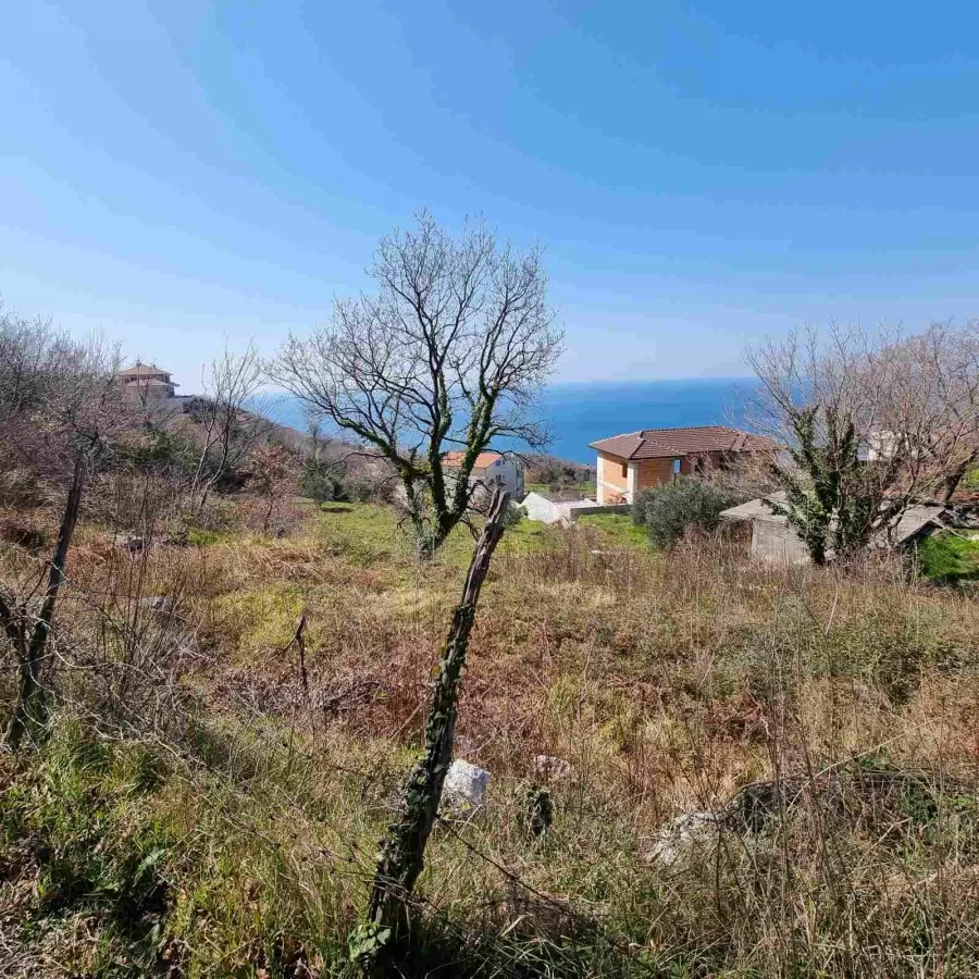 Zemljiste posjeduje pogled na more