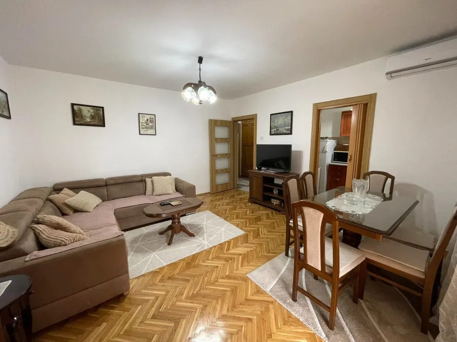 Dnevni boravak sa trpezarijom