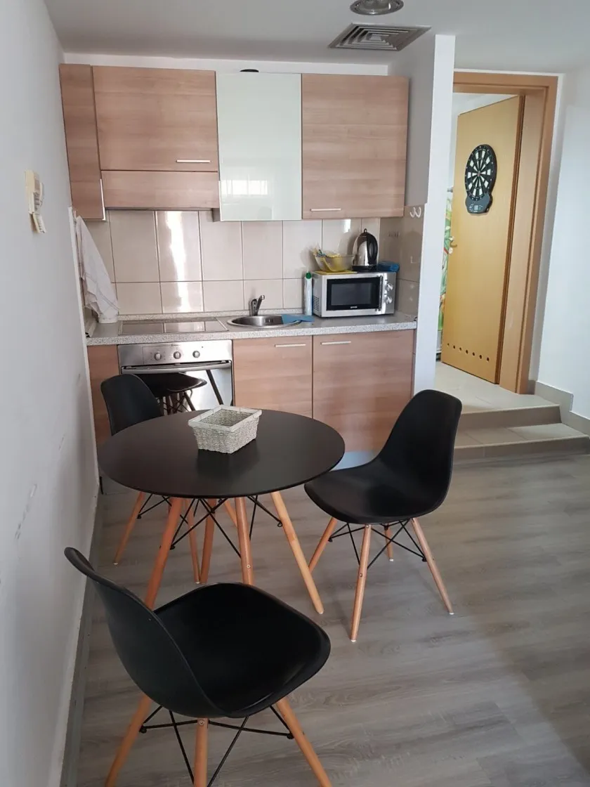 Kuhinja sa trpezarijom