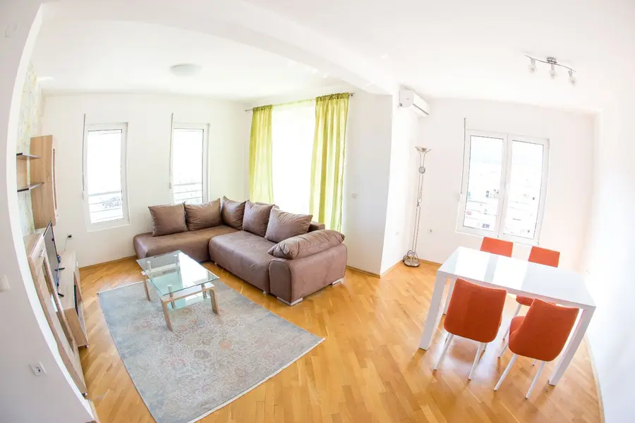 Dnevni boravak sa trpezarijom Dnevni boravak sa trpezarijom