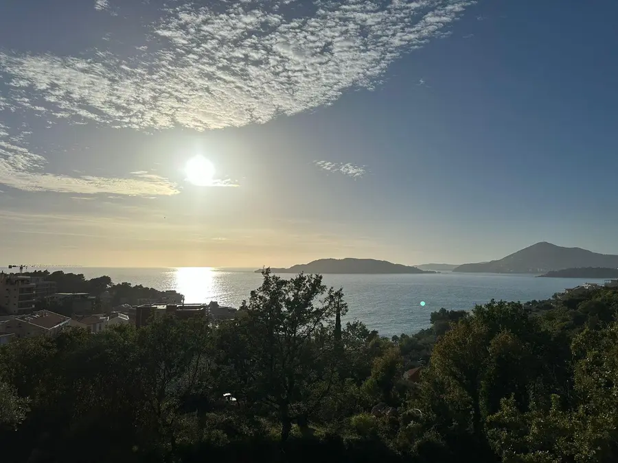 Stan posjeduje pogled na more