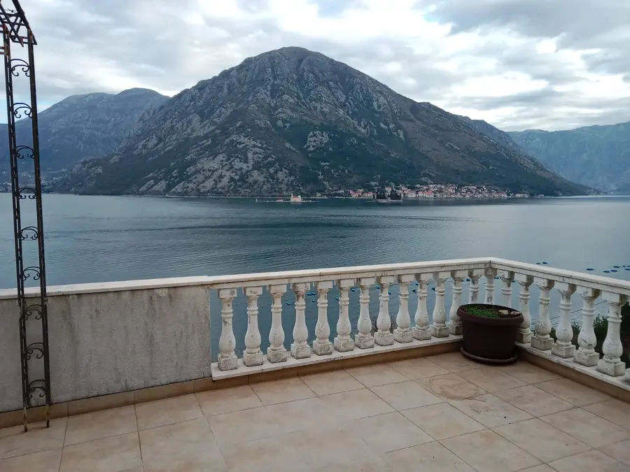 Sa terase se pruza panoramski pogled na more