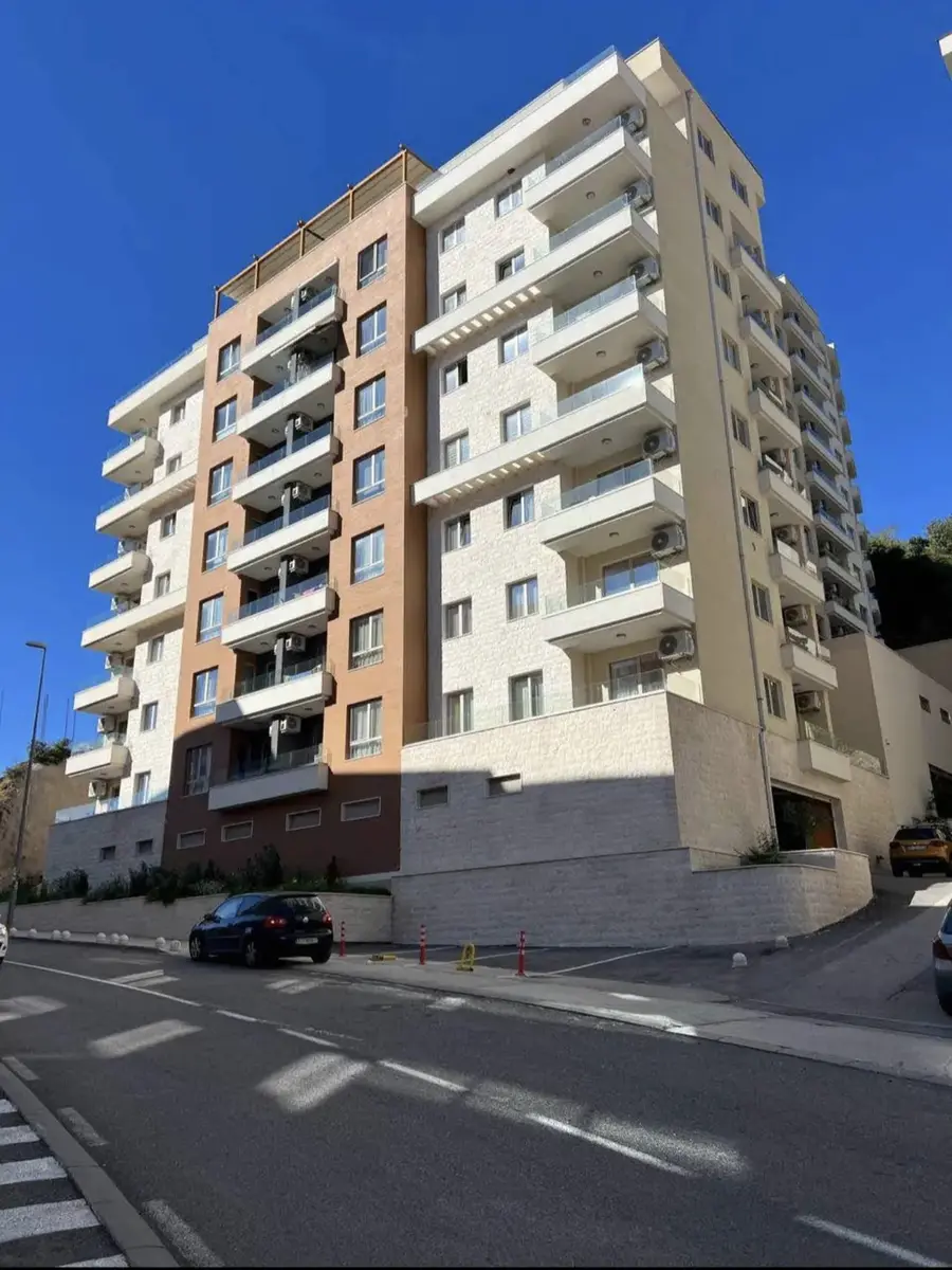 Spoljasnji izgled zgrade  u kojoj se nalazi stan