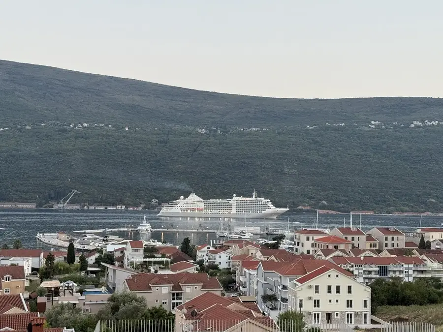 Stan posjeduje panoramski pogled na more i zaliv